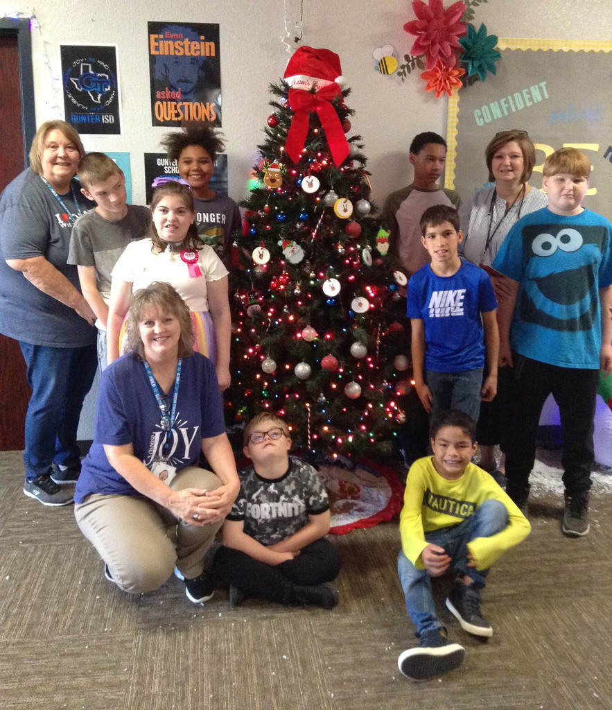 Students and teachers with Christmas Tree